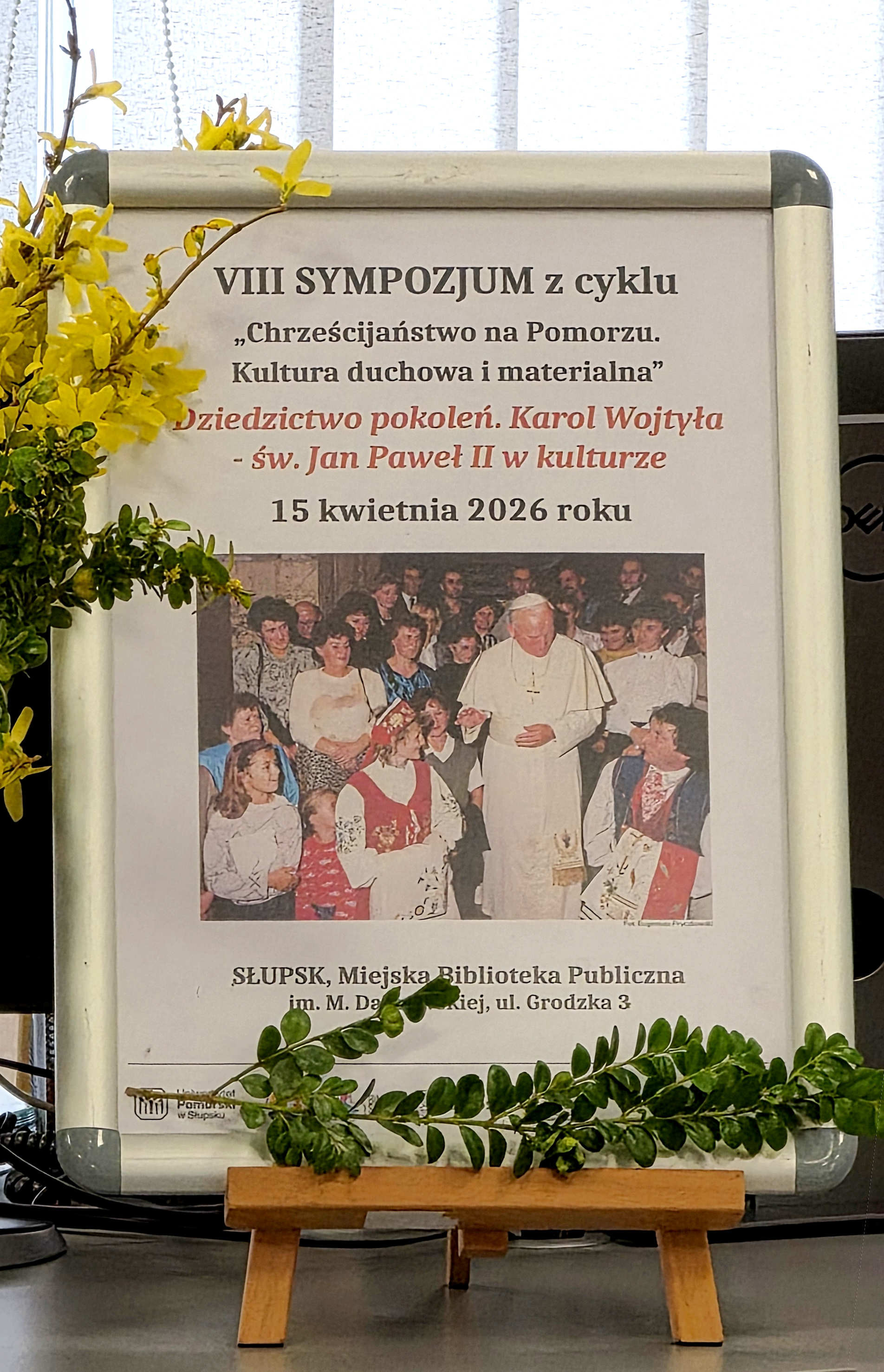 plakat z napisami o VIII Sympozjum z cyklu 