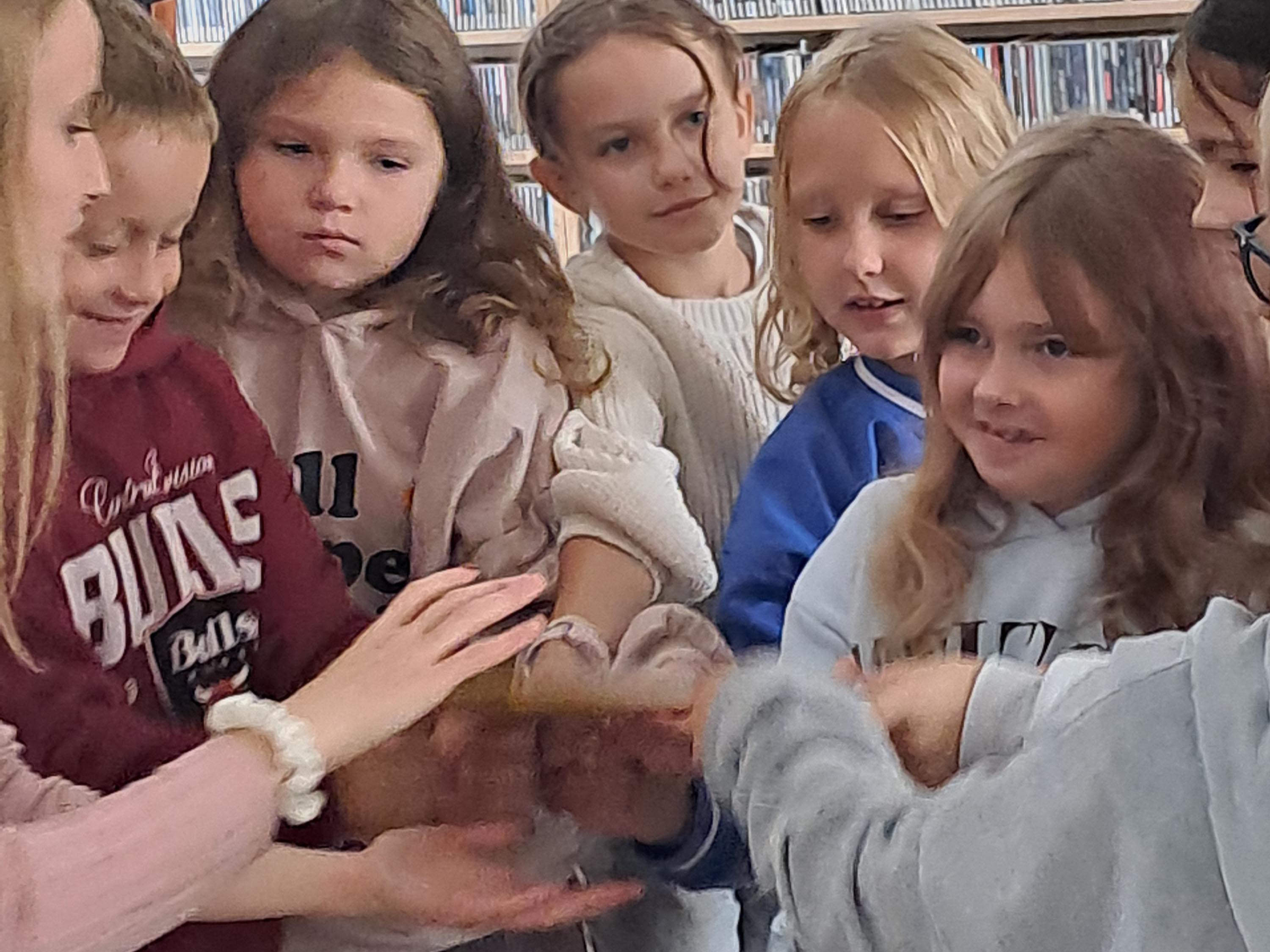 Spotkania literacko-historyczne o historii biblioteki na podstawie wybranych baśni i legend