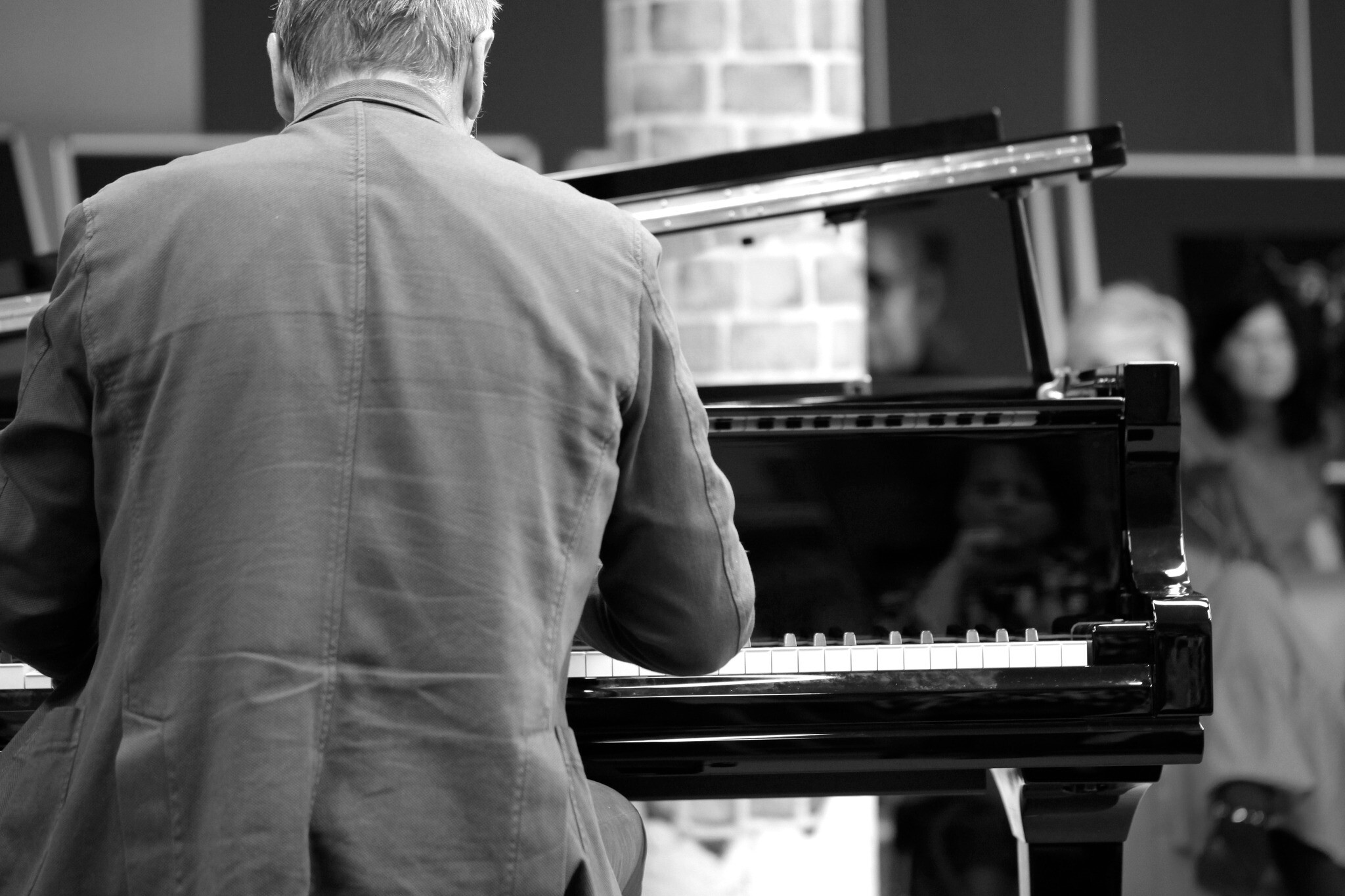 Zdjęcia z wydarzenia Komeda Jazz Festival 2022 w MBP w Słupsku 16-17.10.2022